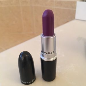 MAC LIPSTICK- Heroine